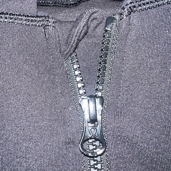 Lululemon og define jacket with hood, size 6 - Picture 4 of 10